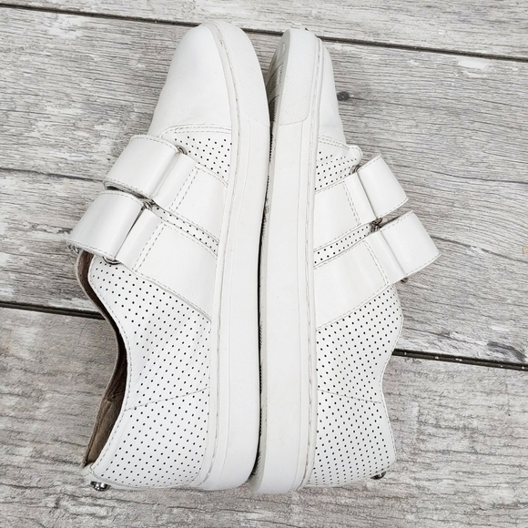 VINCE CAMUTO BRINDY WM 6LEATHER DBL STRAP SNEAKERS - Picture 3 of 10